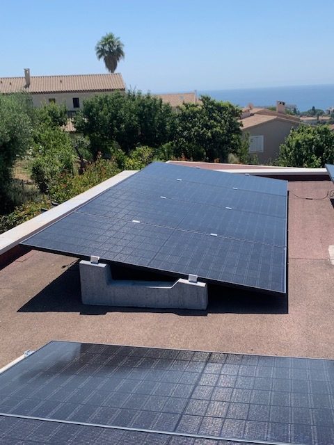 Installer des panneaux photovoltaiques dans le 06 - RivaluxConcept un partenaire de confiance